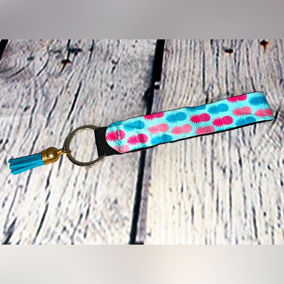 Accessories - Pineapple boutique wristlet fabric keychain with tassel